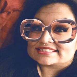 Meet your Posher, Miriam